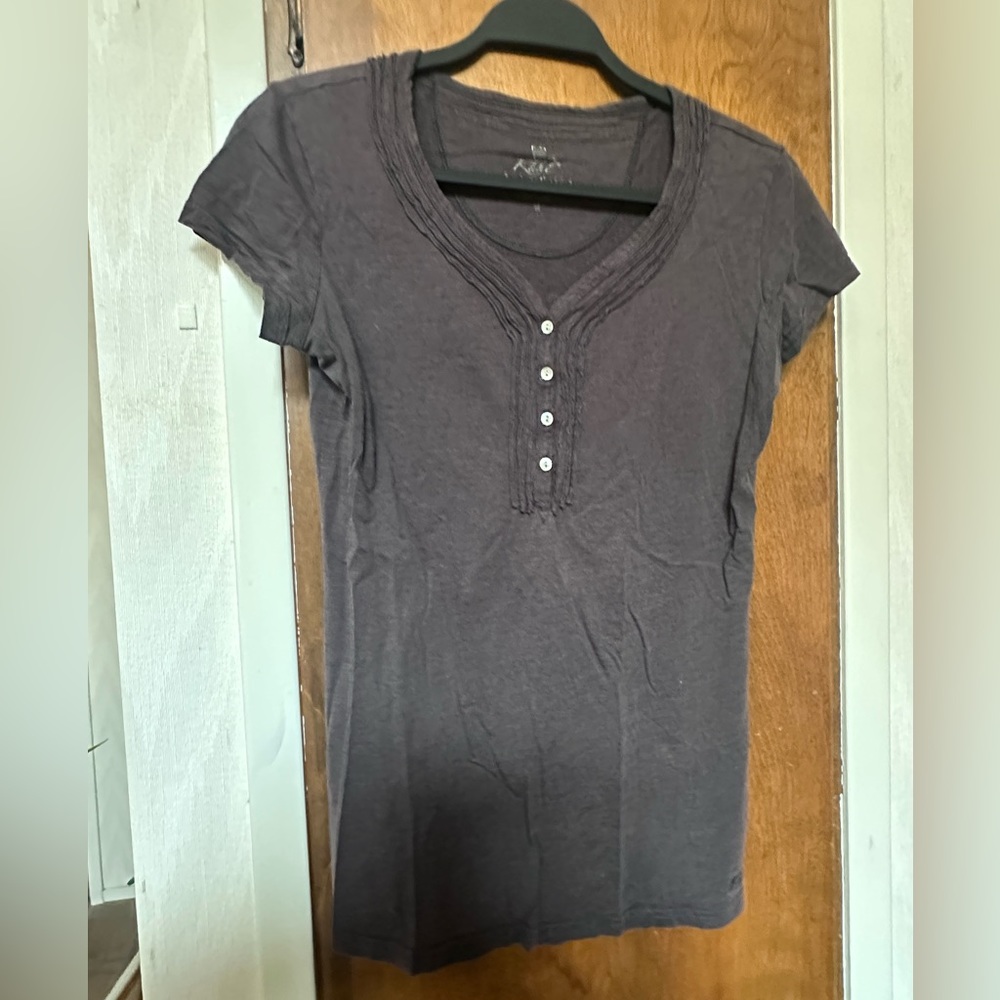 kuhl flattering short sleeve gray top